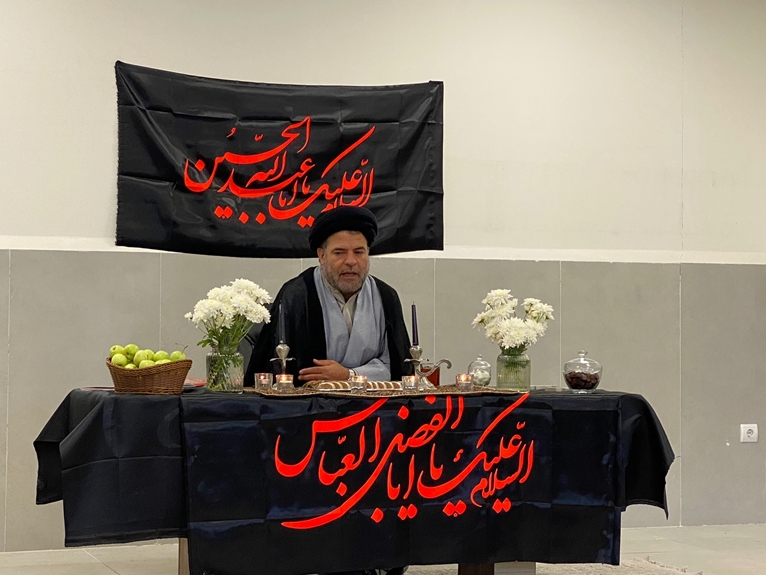 دومین روز از مراسم معنوی زیارت عاشورا در بیمارستان انصارالغدیر بومهن با حضور رییس بیمارستان دکتر پیمان قنبریان وکارکنان، پرسنل و جمعی  از مراجعین